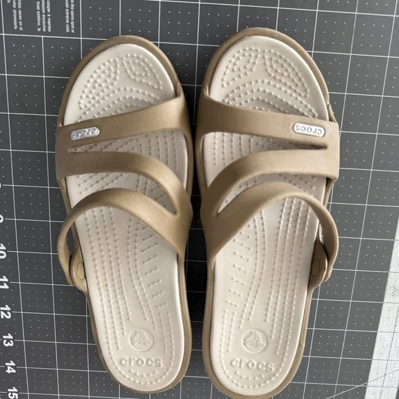 Crocs Womens 6 Patricia Slide Comfort Tan Wedge Sandals Open Toe Casual Slip On - Picture 1 of 6